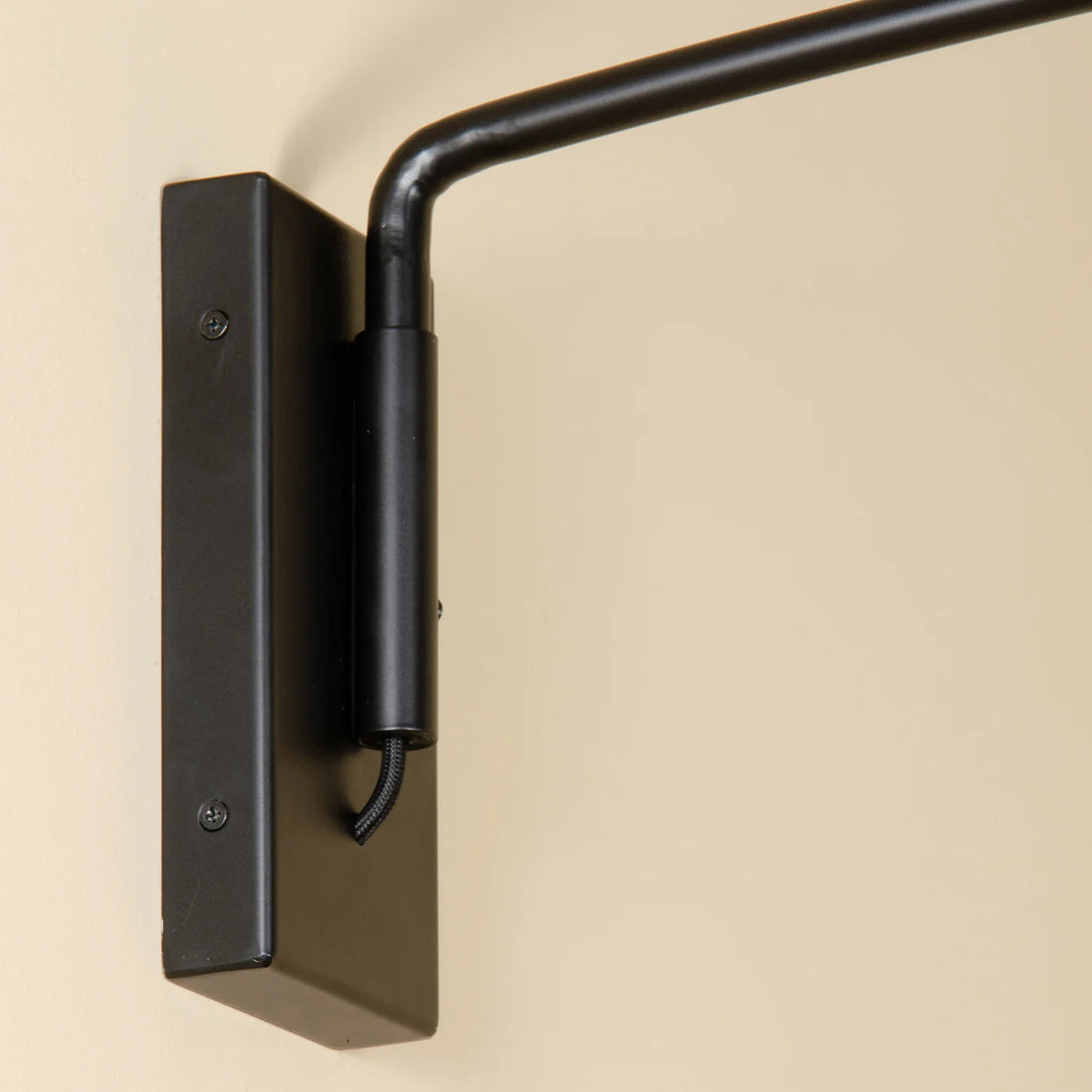 RENZO SERAFINI | CURVA D’ORIENTE BLACK STEEL WALL LAMP