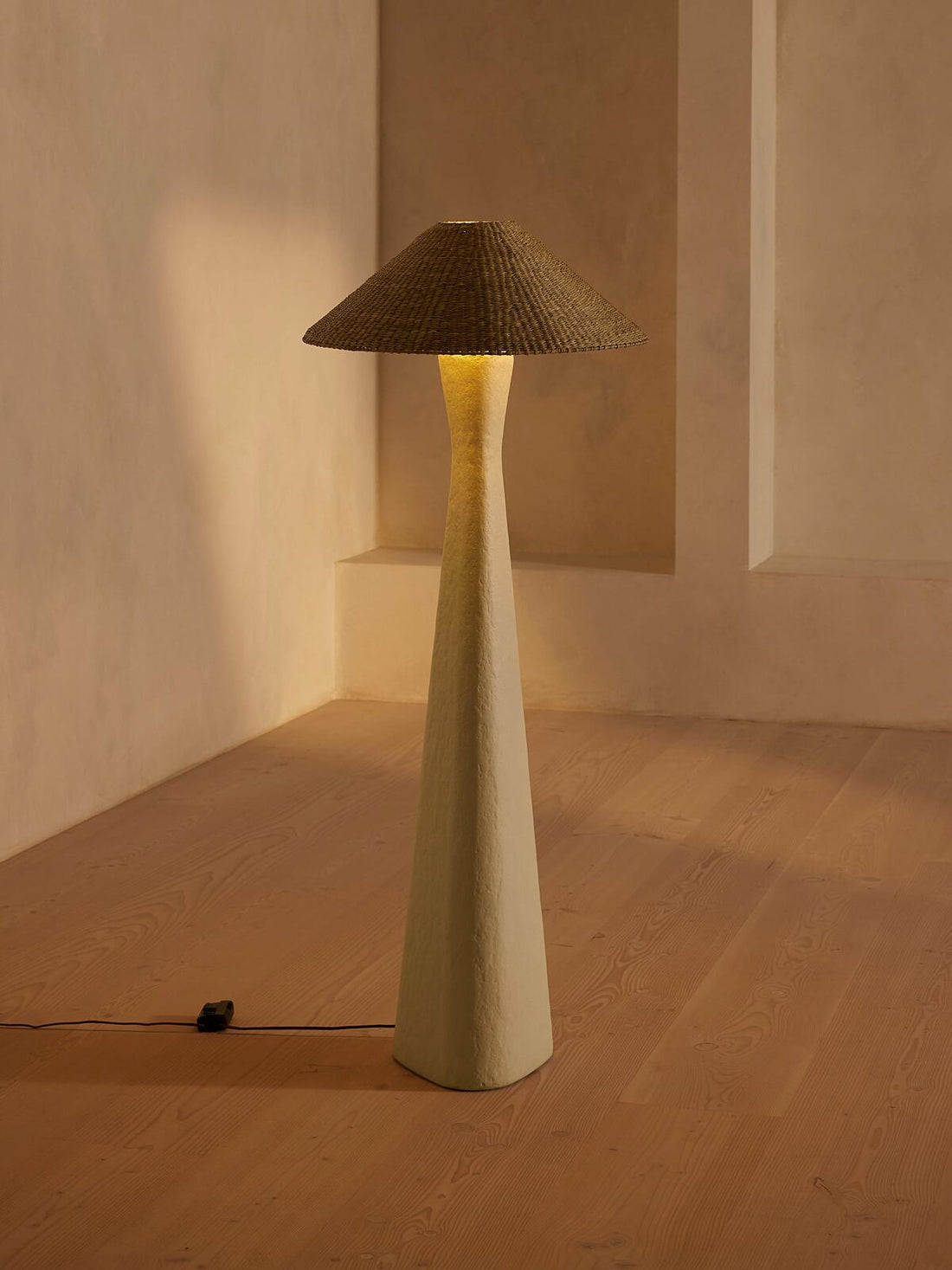 CASIUS FLOOR LAMP