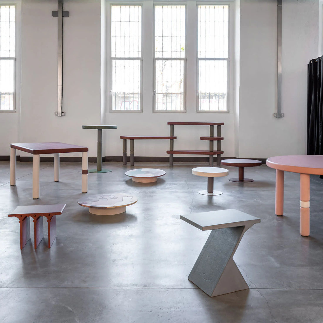 FORMA & CEMENTO | ABECEDARIO SIDE TABLE L