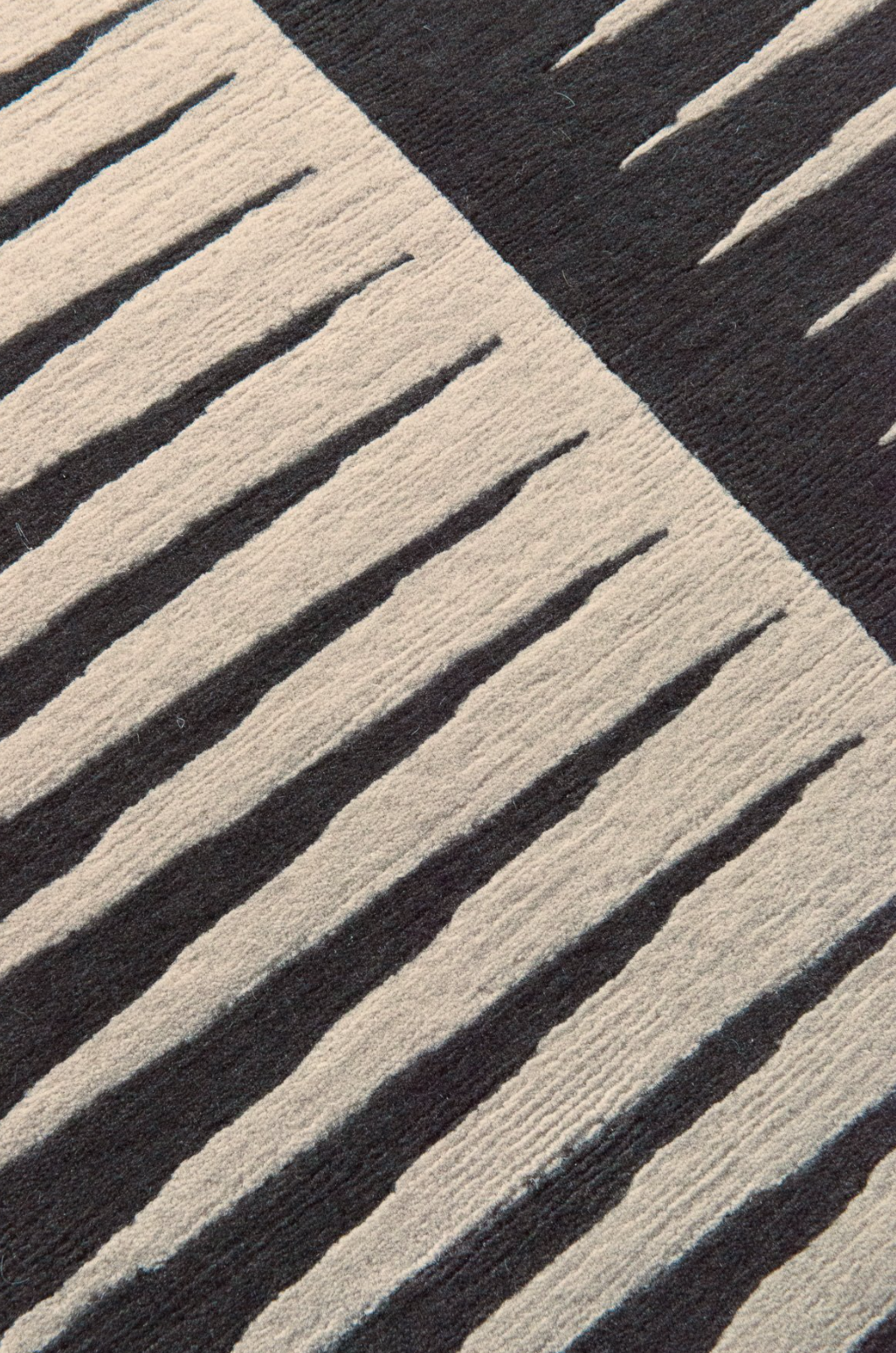 KELLY WEARSTLER | BRAVADO GRAPHITE