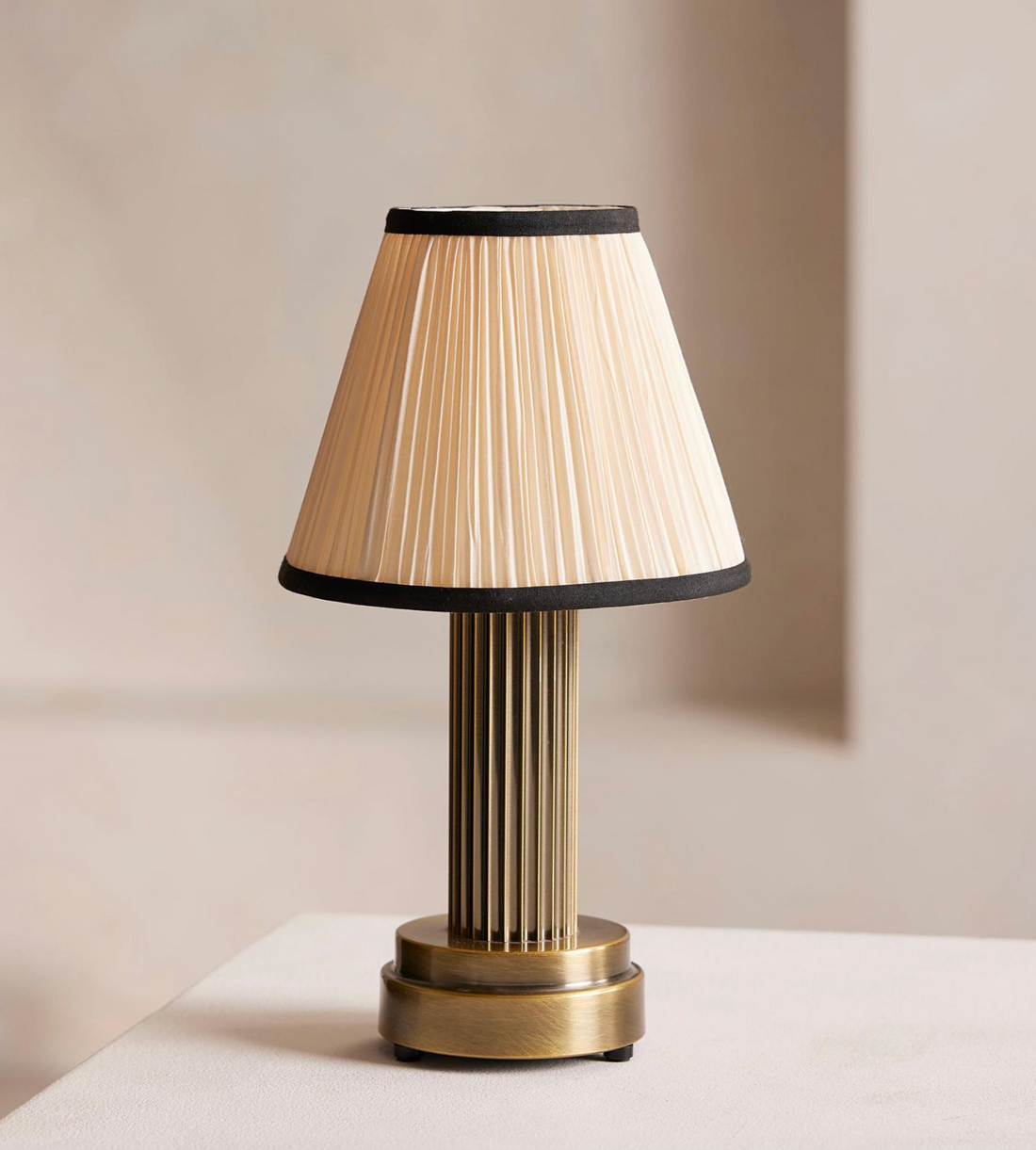 EMMIE PORTABLE LAMP