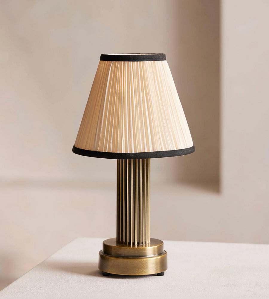 EMMIE PORTABLE LAMP