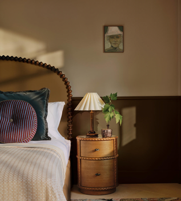 PIETRO BEDSIDE TABLE | MICHELANGELO MARBLE