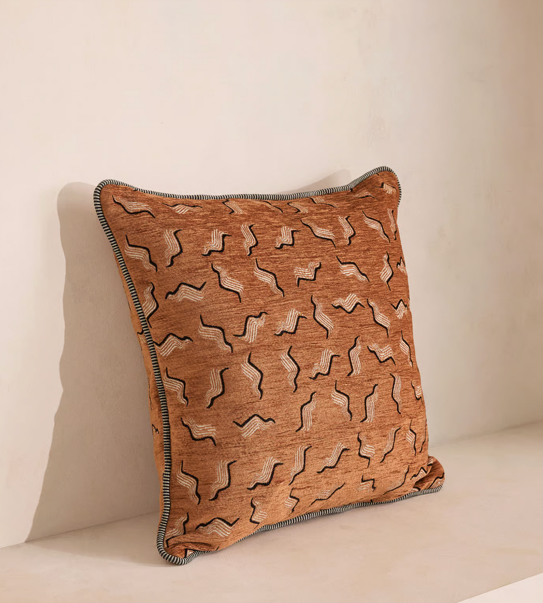 JOVE SQUARE CUSHION