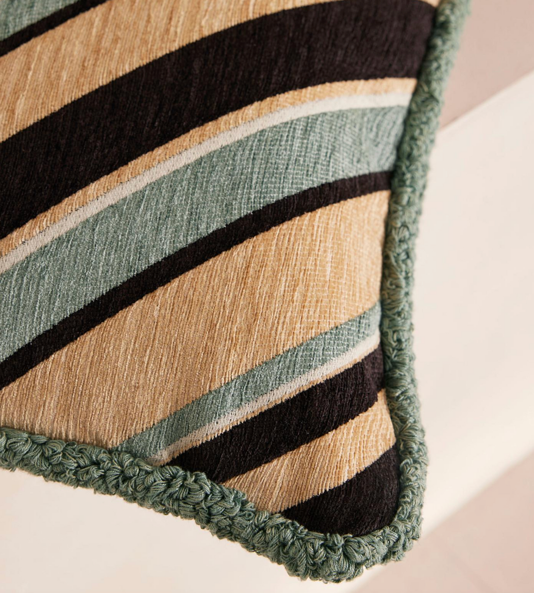 CLEVE SQUARE CUSHION