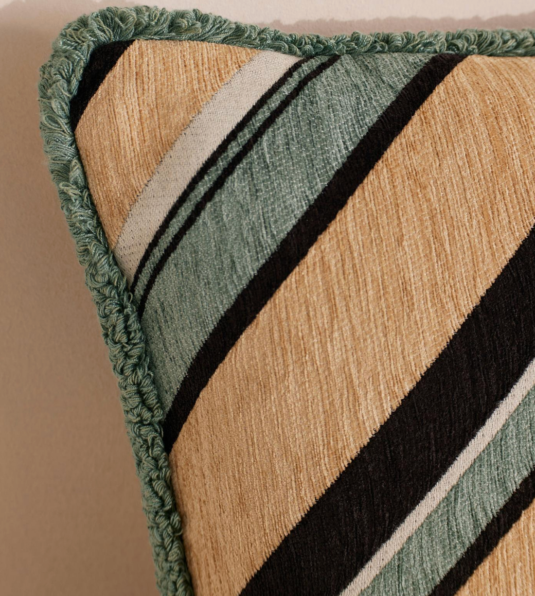 CLEVE SQUARE CUSHION
