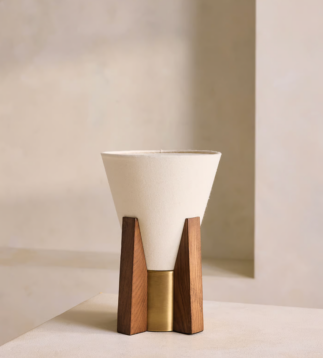 ELIO TABLE LAMP