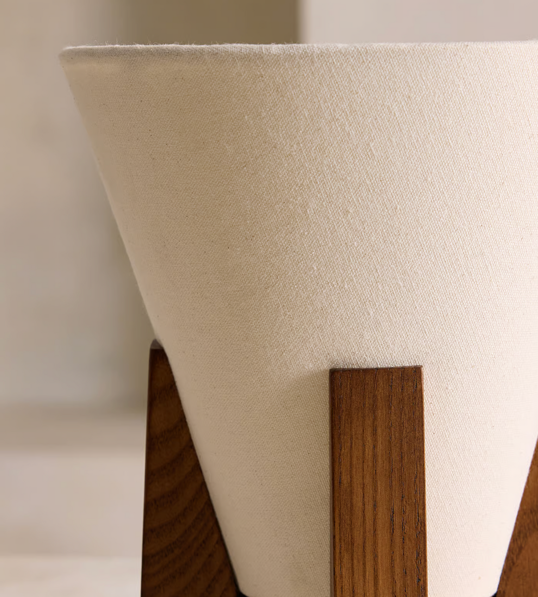 ELIO TABLE LAMP