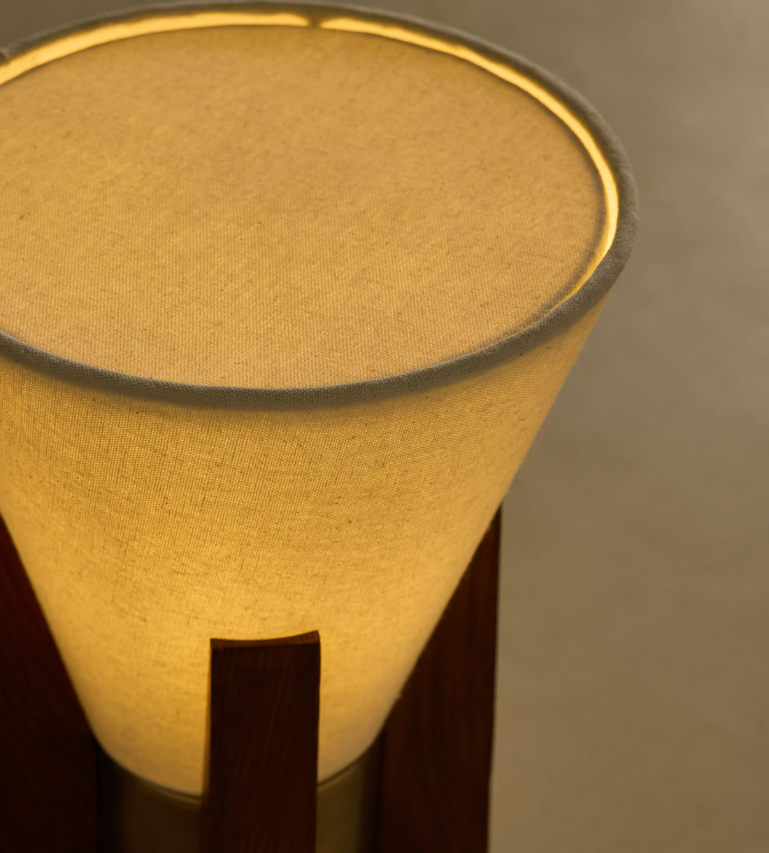ELIO TABLE LAMP