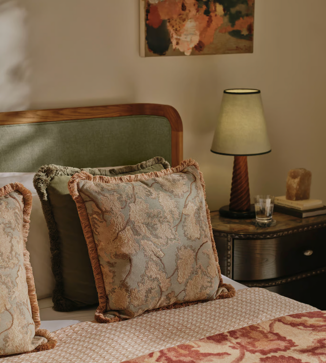 GARNETT TABLE LAMP