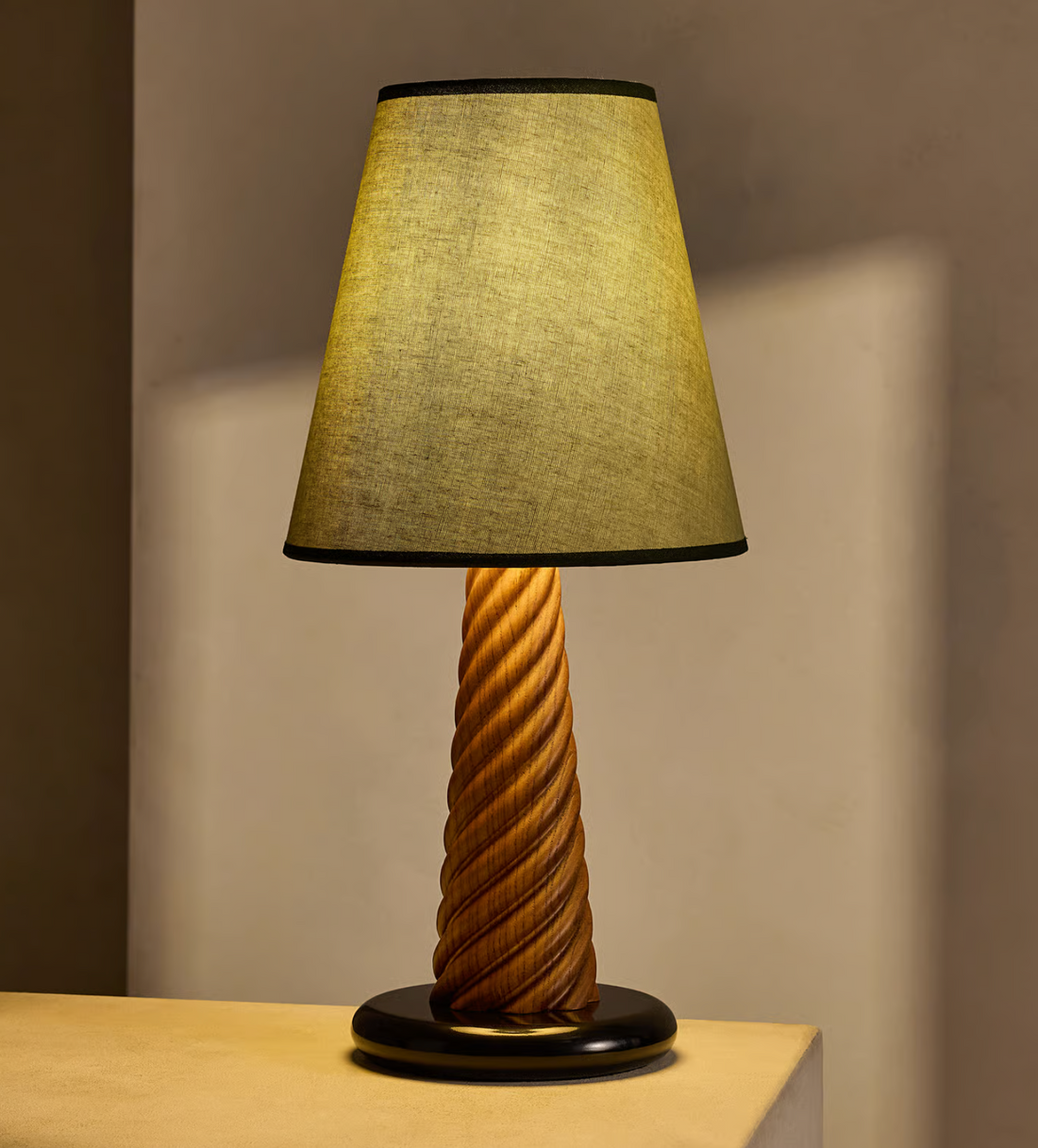 GARNETT TABLE LAMP