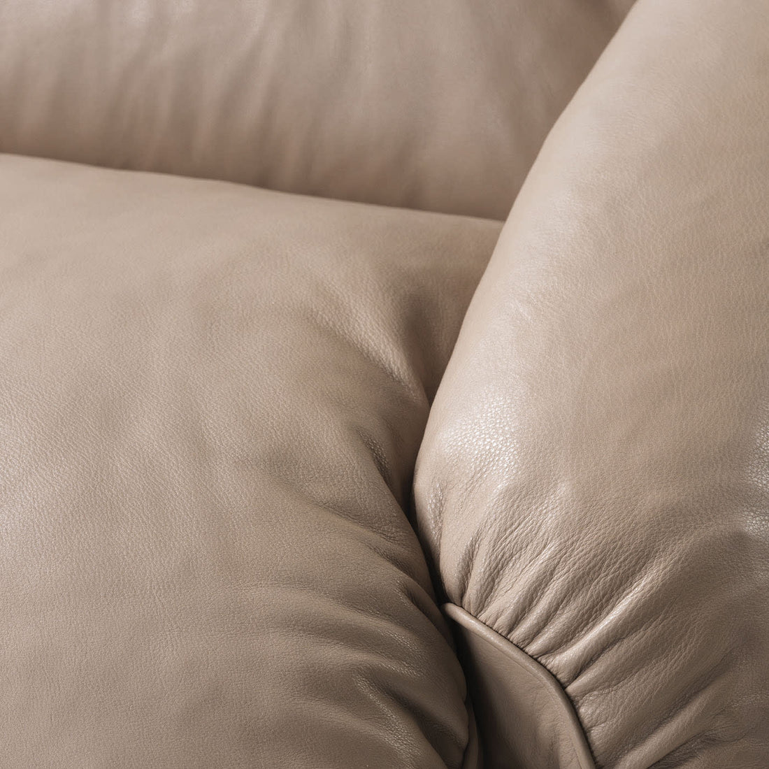 GHIDINI 1961 | FLO BEIGE LEATHER ARMCHAIR